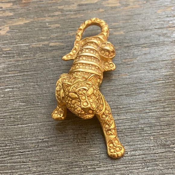 Vintage Jewelry - Vintage 70s Gold Tone Heavy Plated Tiger Broach